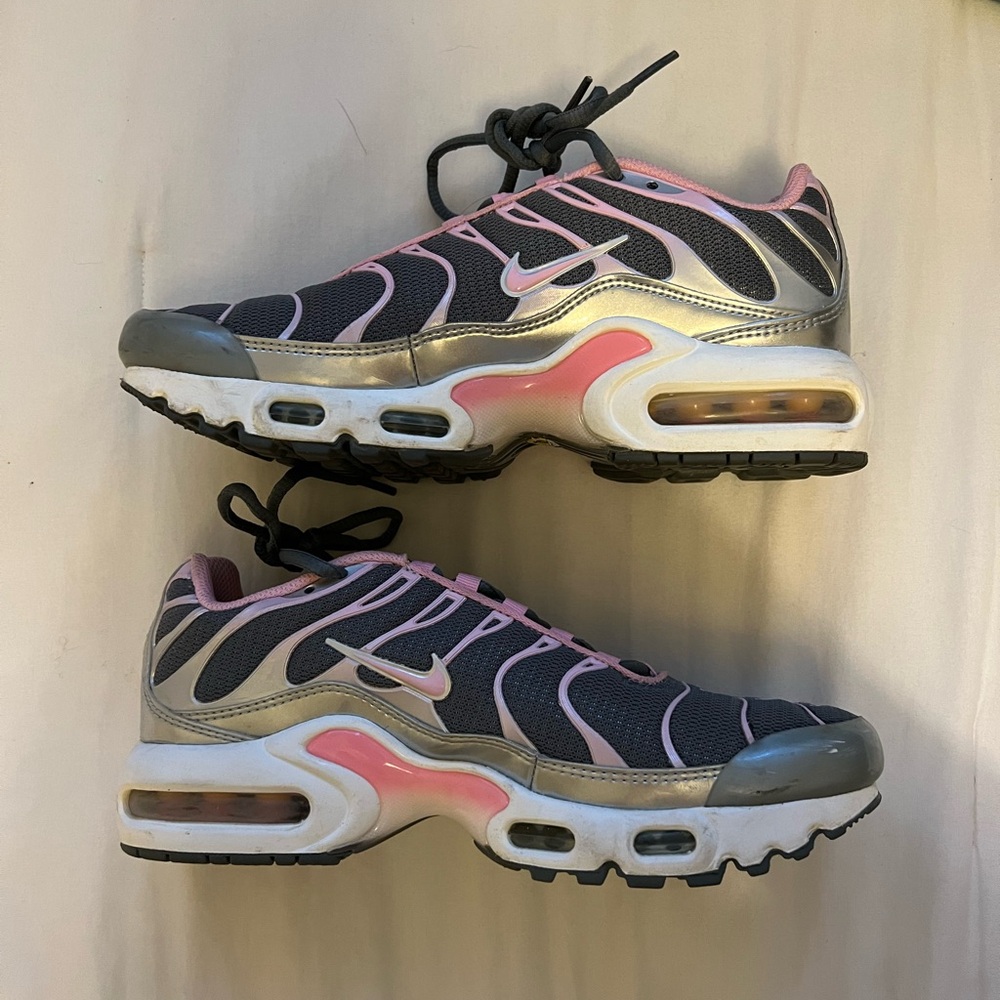 Nike air max unique silver and pink sneakers 💗